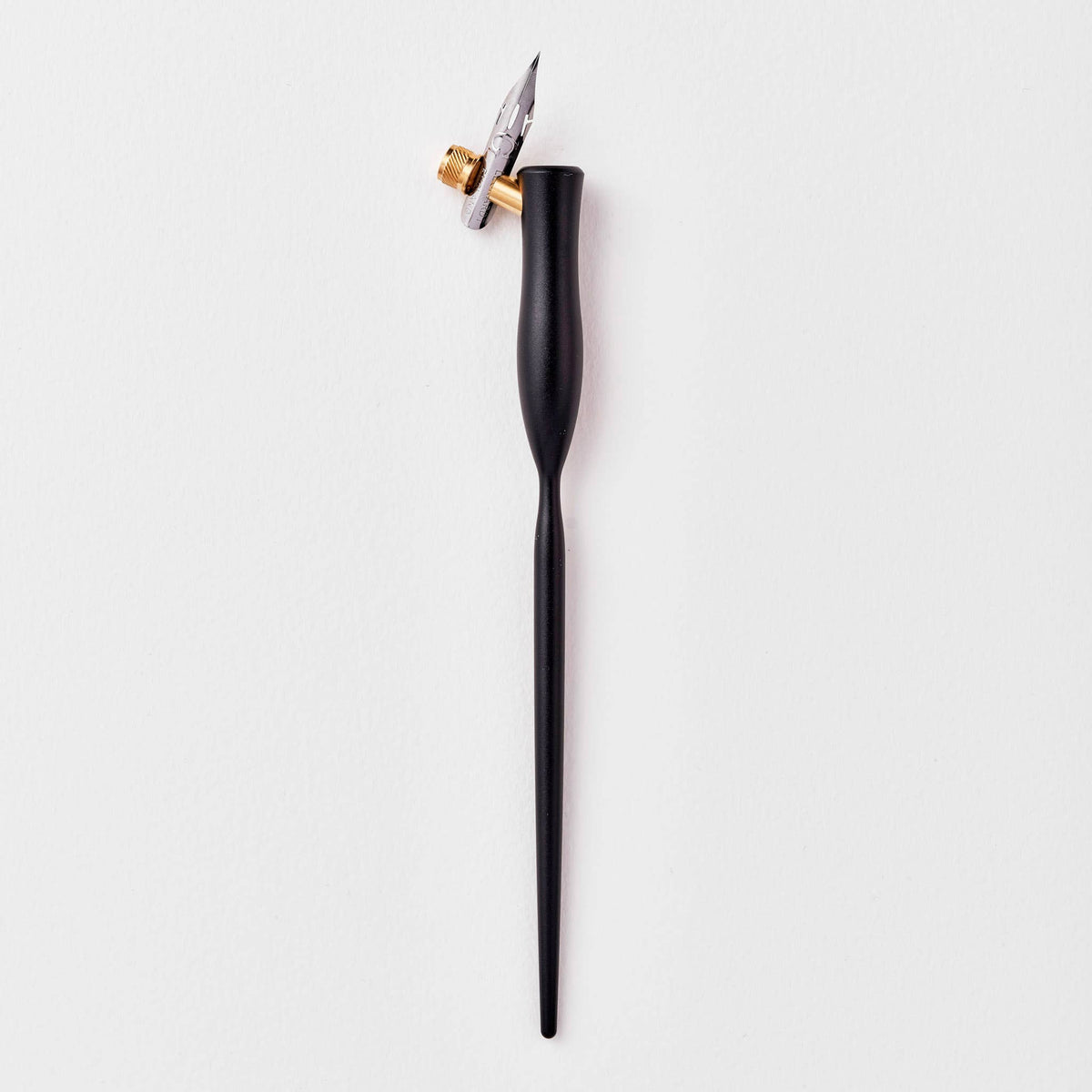 Flourish calligraphy pen with black body and gold nib