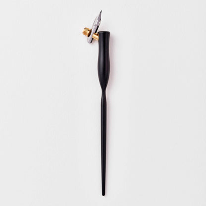 Flourish calligraphy pen with black body and gold nib
