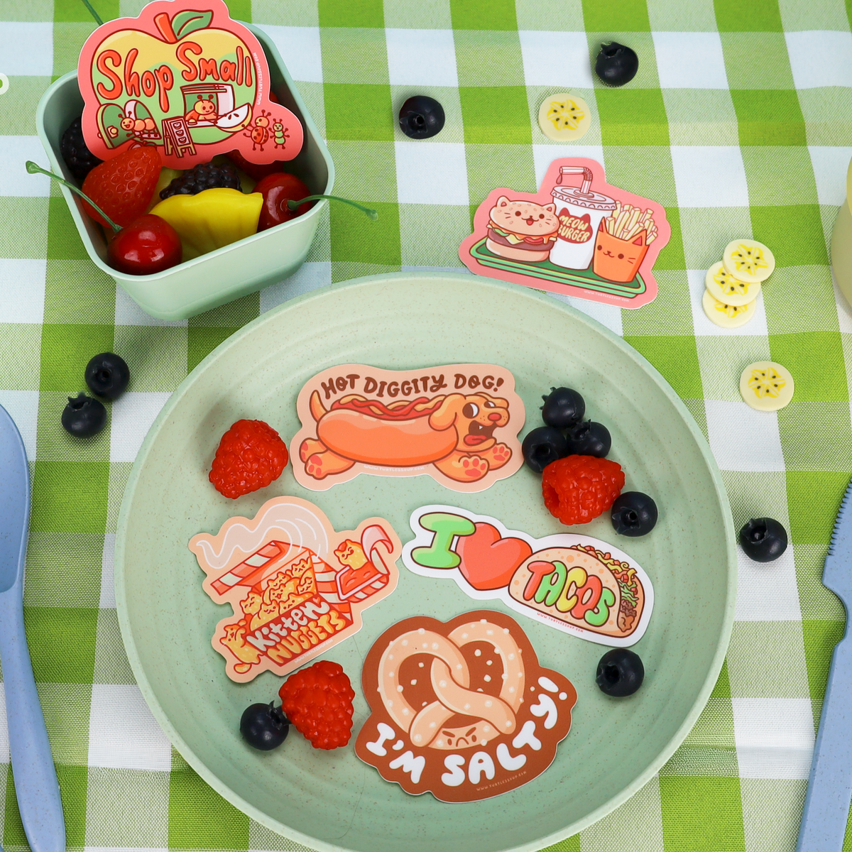 Vinyl sticker with hot dog cartoon and "I'm Sac" text on a plate